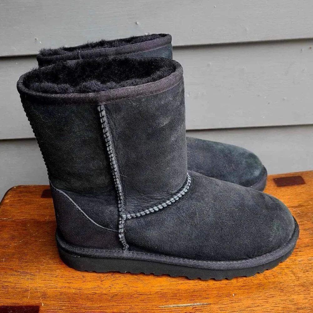 Ugg Black Classic Short Suede Shearling Boot Size 4 NWOT!